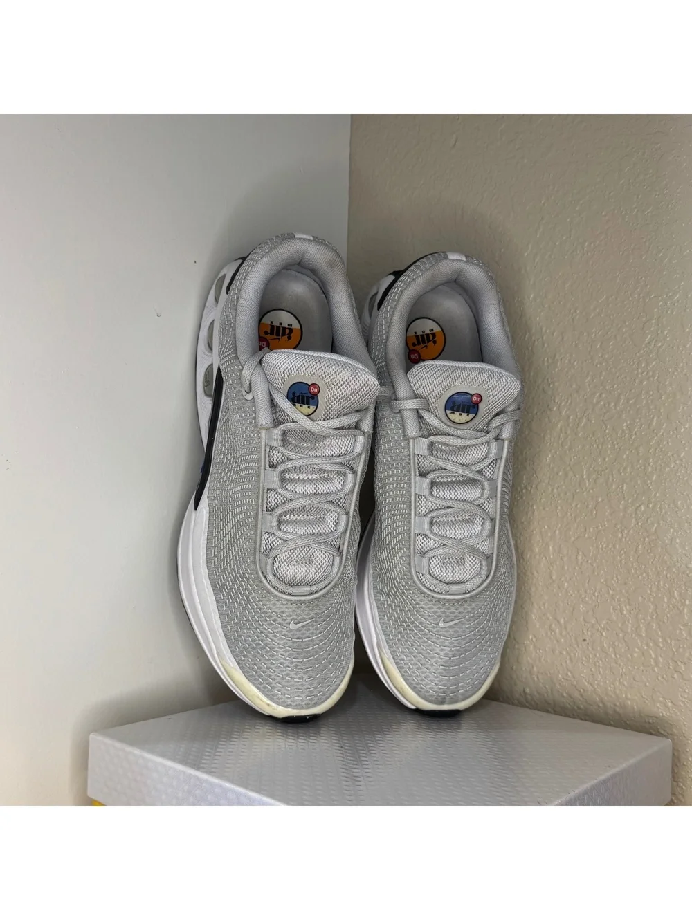 Nike Air Max DN White Blue Black Men’s Running Shoes Size 10.5 DV3337-005